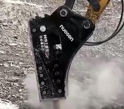 Hydraulic breaking hammer