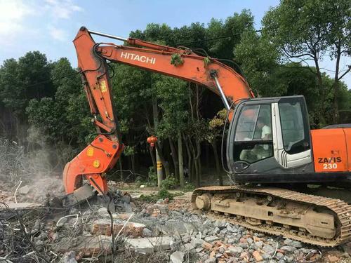 Excavator hydraulic crushing construction site